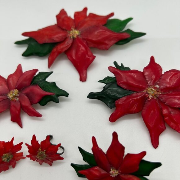 Vintage Poinsettia Brooches 1940s WWII Era Acrylic 4 Pins and Earrings Floral - Picture 4 of 16
